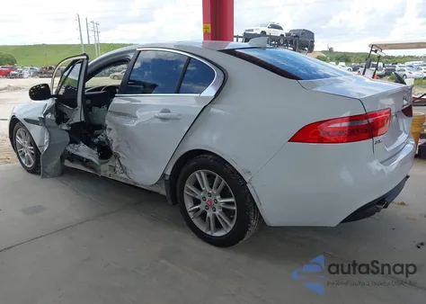 2019 Jaguar Xe 25T Premium из США, поврежденный, VIN SAJAD4FX0KCP50800